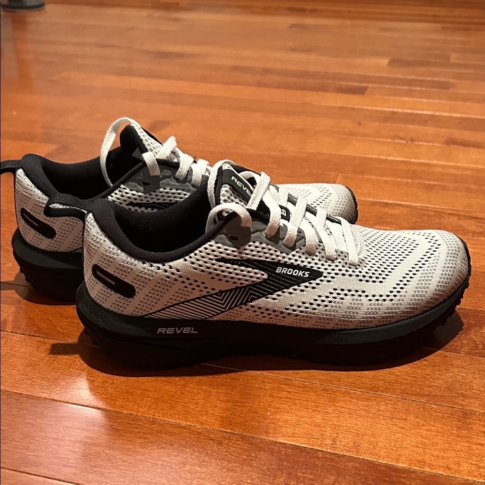 Brooks Energize Neutral - Revel Shoes - Like New